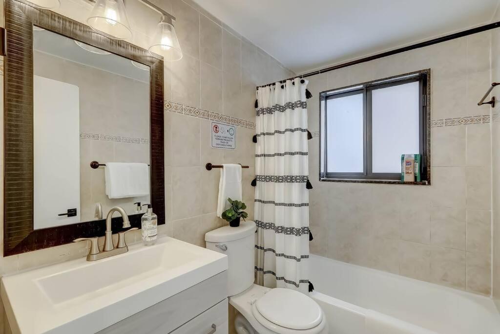 Chic Retreat: 2Br Apartment! Fort Lauderdale Exterior foto